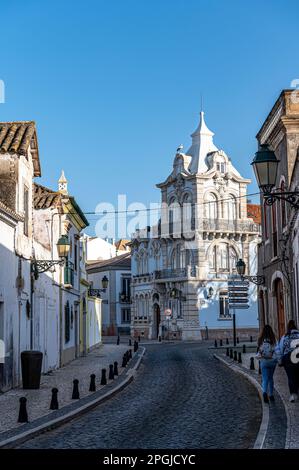 Der Belmarco-Palast ist eines der interessantesten Beispiele der revivalistischen Architektur an der Algarve. Stockfoto