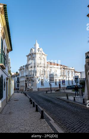 Der Belmarco-Palast ist eines der interessantesten Beispiele der revivalistischen Architektur an der Algarve. Stockfoto