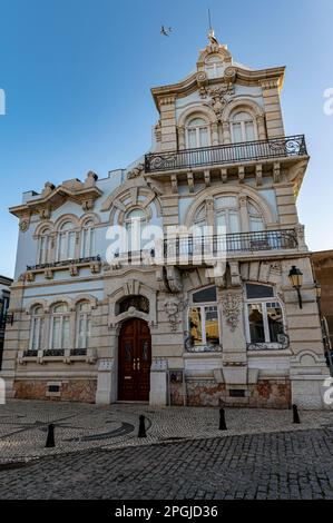 Der Belmarco-Palast ist eines der interessantesten Beispiele der revivalistischen Architektur an der Algarve. Stockfoto