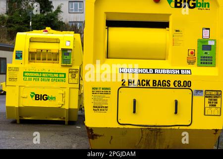 Bigbin Müllcontainer. Nutzungsbasierte Abfallentsorgungsstellen in Irland. Stockfoto