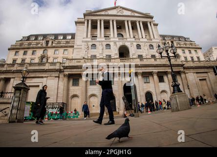 London, Großbritannien. 23. März 2023. Die Bank of England erhöht die Zinssätze auf 4,25%, um die Inflation einzudämmen, die bei knapp über 10% liegt. Kredit: Mark Thomas/Alamy Live News Stockfoto