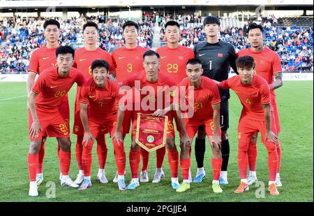 Auckland, Neuseeland. 23. März 2023. Spieler aus China stellen sich vor einem internationalen Freindly Match zwischen Neuseeland und China in Auckland, Neuseeland, am 23. März 2023 auf. Kredit: Guo Lei/Xinhua/Alamy Live News Stockfoto