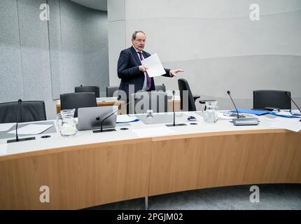 DEN HAAG - Staatssekretär Hans VIJLBRIEF (Wirtschaft und Klima) während einer Ausschussdebatte über die Änderung des Bergbaugesetzes. ANP BART MAAT niederlande out - belgien out Stockfoto