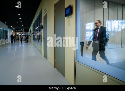 DEN HAAG - Staatssekretär Hans VIJLBRIEF (Wirtschaft und Klima) nach einer Aussprache im Ausschuss über die Änderung des Bergbaugesetzes. ANP BART MAAT niederlande out - belgien out Stockfoto