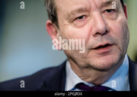 DEN HAAG - Staatssekretär Hans VIJLBRIEF (Wirtschaft und Klima) nach einer Aussprache im Ausschuss über die Änderung des Bergbaugesetzes. ANP BART MAAT niederlande out - belgien out Stockfoto