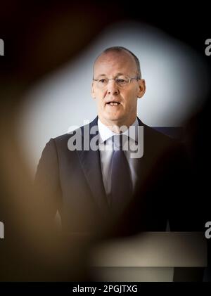 AMSTERDAM - Präsident Klaas Knot erläutert den Jahresbericht 2022 der De Nederlandsche Bank. ANP SEM VAN DER WAL netherlands Out - belgien Out Credit: ANP/Alamy Live News Stockfoto