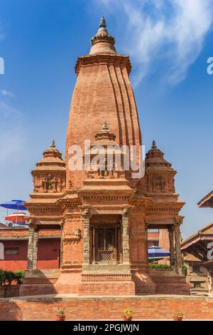 Vor dem Kedarnath Shiva Tempel am Durbar Platz von Bhaktapur, Nepal Stockfoto