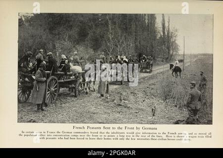 Französische Bauern, die von den Deutschen an die Front geschickt wurden, aus dem Buch " Deeds of Heroism and Tapvery : the book of Heroes and Personal Daring " von Elwyn Alfred Barron und Rupert Hughes, Publication Date 1920 Publisher New York : Harper & Brothers Publishers Stockfoto