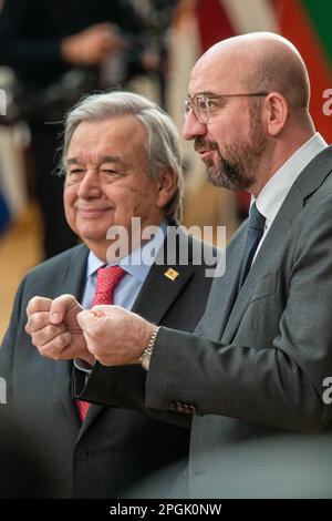 Brüssel, Belgien. 23. März 2023. BRÜSSEL - Generalsekretär der Vereinten Nationen Antonio Guterres und Präsident der Europäischen Kommission Charles Michel kommen am ersten Tag des jährlichen Frühjahrsgipfels des Europäischen Rates. Auf dem Gipfel werden unter anderem die Beziehungen zur Ukraine und die Wirtschaftspolitik erörtert. ANP JONAS ROOSENS niederlande Out - belgien Out Credit: ANP/Alamy Live News Stockfoto