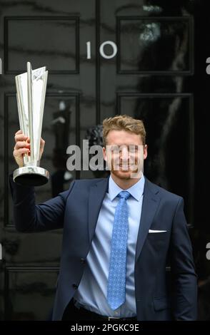 Joss Buttler, Kapitän des englischen Cricket-Teams T20, nimmt an einem Empfang mit Premierminister Rishi Sunak in der Downing Street 10 Teil, um den Gewinn zu feiern Stockfoto