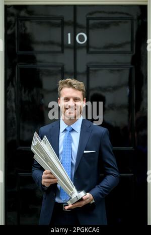 Joss Buttler, Kapitän des englischen Cricket-Teams T20, nimmt an einem Empfang mit Premierminister Rishi Sunak in der Downing Street 10 Teil, um den Gewinn zu feiern Stockfoto
