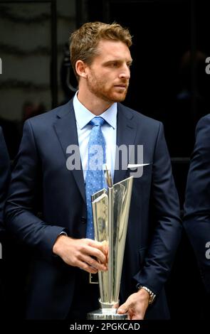 Joss Buttler, Kapitän des englischen Cricket-Teams T20, nimmt an einem Empfang mit Premierminister Rishi Sunak in der Downing Street 10 Teil, um den Gewinn zu feiern Stockfoto