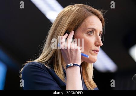 Nicolas Landemard / Le Pictorium - Pressekonferenz von Roberta Metsola - 23/3/2023 - Belgien / Brüssel / Brüssel - im Rahmen des EU-Gipfels sprach der Präsident des Europäischen Parlaments vor der Presse. Stockfoto