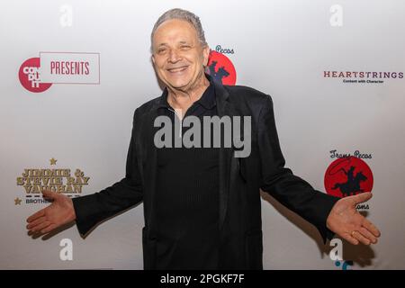 Jimmie Vaughan im Jimmie and Stevie Ray Vaughan: Brothers in Blues Premiere im Paramount Theatre in Austin, Texas, am 22. März 2023. (Foto: Stephanie Tacy/SIPA USA) Stockfoto