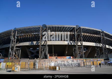 Ein Blick außerhalb des Stadions vor dem Qualifikationsspiel der UEFA Euro 2024 im Diego Armando Maradona Stadium in Neapel, Italien. Foto: Donnerstag, 23. März 2023. Stockfoto