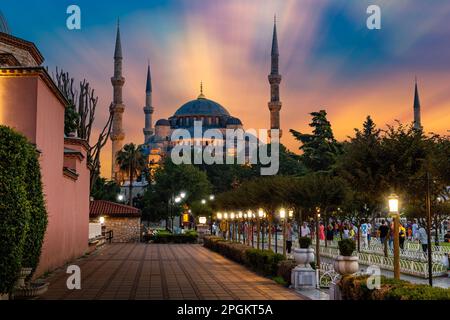 Sultan Ahmet Park und Blaue Moschee (Sultanahmet Camii), Istanbul, Türkei. Stockfoto