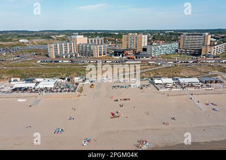 Luftfahrt von Zandvoort aan Zee in den Niederlanden an einem wunderschönen Sommertag Stockfoto