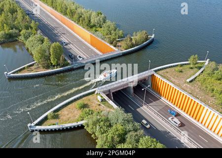 Luftaufnahme vom Aquadukt in Harderwijk am Veluwemeer in den Niederlanden Stockfoto