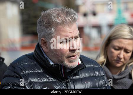 Pascal Berube spricht auf einer Pressekonferenz in Amqui am Dienstag, den 14. März 2023. Steeve Gagnon wird angeklagt, drei Menschen getötet zu haben und acht weitere verletzt zu haben, als er seinen Pickup-Truck in Fußgänger in Amquis Innenstadt fuhr. Stockfoto