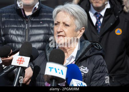 Bürgermeister Sylvie Blanchette von Amqui spricht auf einer Pressekonferenz in Amqui am Dienstag, den 14. März 2023. Steeve Gagnon wird angeklagt, drei Menschen getötet zu haben und acht weitere verletzt zu haben, als er seinen Pickup-Truck in Fußgänger in Amquis Innenstadt fuhr. Stockfoto