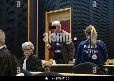 Mons, Belgien. 23. März 2023. Der Angeklagte Alain Goffin wurde während der Verfassungssitzung der Geschworenen beim Asceser Prozess gegen Goffin wegen des Todes seiner Frau Eliane Abrassart vor dem Assizes Court der Provinz Hennegau am Donnerstag, dem 23. März 2023 in Mons, fotografiert. Der 76-jährige Goffin wird des Mordes an seiner Frau am 27. April 2019 in Ham-sur-Heure-Nalinnes beschuldigt. BELGA FOTO HATIM KAGHAT Kredit: Belga News Agency/Alamy Live News Stockfoto