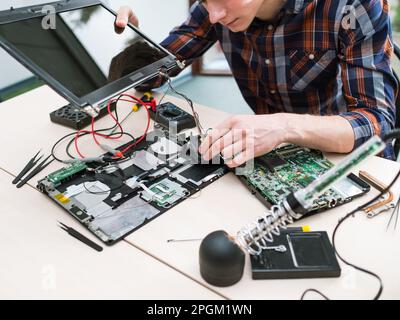 Notebook-Upgrade-Technologie – Festplatte Stockfoto