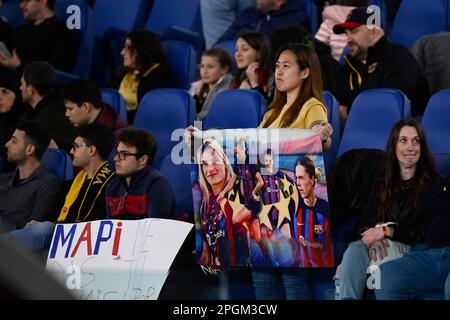 Rom, Italien, Italien. 21. März 2023. Fans des FC Barcelona während des Viertelfinals, der 1.-teiligen UEFA Women's Champions League zwischen A.S. Rom und FC Barcelona am 21. März 2023 im Stadio Olimpico in Rom. (Kreditbild: © Domenico Cippitelli/Pacific Press via ZUMA Press Wire) NUR REDAKTIONELLE VERWENDUNG! Nicht für den kommerziellen GEBRAUCH! Stockfoto