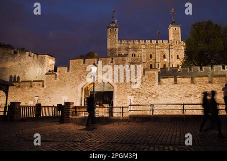 Tower of London, offiziell der königliche Palast und die Festung des Tower of London. Nachtfoto Stockfoto