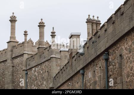 Vorontsov-Palast Außendetails unter hellem bewölktem Himmel, Alupka, Krim Stockfoto