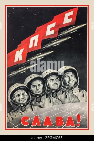 Der russische sowjetische Ruhm an die KPdSU der 1960er Jahre - sowjetische WELTRAUMPROPAGANDA. Vintage-sowjetisches Raumfahrtposter mit Porträts der ersten vier Kosmonauten mit Raumanzügen. Von links nach rechts Juri Gagarin, Gherman Titow, Andriyan Nikolajew und Pawel Popowitsch. Es heißt: "Ruhm an die Kommunistische Partei der Sowjetunion. Die Raketen zeigten Boctok 1, 2,3 und 4 Stockfoto