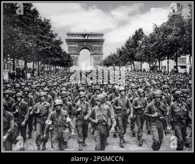 PARIS WW2 SIEGESPARADE ARC DE TRIOMPHE PARIS WW2 SIEGESBEFREIUNG NAZIDEUTSCHLAND amerikanische Truppen der 28. Infanteriedivision marschieren auf der Avenue des Champs-Elysées, Paris, in der "Siegesparade". Datum: 29. August 1944 Stockfoto