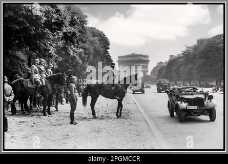 PARIS FRANKREICH NAZIBESETZUNG Zweiter Weltkrieg 1940 Nazideutsche Besatzungstruppen treten in Paris ein Deutsche Soldaten parieren die Avenue Foch mit dem Triumphbogen hinter Paris Frankreich 14. Juni 1940 Avenue Foch, wo die 30. Infanterie-Division von General Kurt von Briesen begrüßt wird. Stockfoto