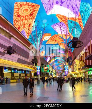 Ein Bild der farbenfrohen Fremont Street Experience. Stockfoto