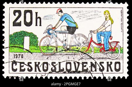 MOSKAU, RUSSLAND - 16. MÄRZ 2023: In der Tschechoslowakei gedruckte Briefmarken zeigen Bicycles, 1978, Historic bicycles series, circa 1979 Stockfoto