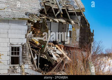 Hausverschlechterung auf einem Bauernhof in der Nähe von Rudyard, Obere Halbinsel, Michigan, USA [Keine Freigabe von Eigentum; nur redaktionelle Lizenzierung] Stockfoto