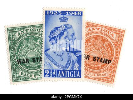 Alte Briefmarken aus Antigua isoliert auf weißem Hintergrund. Stockfoto