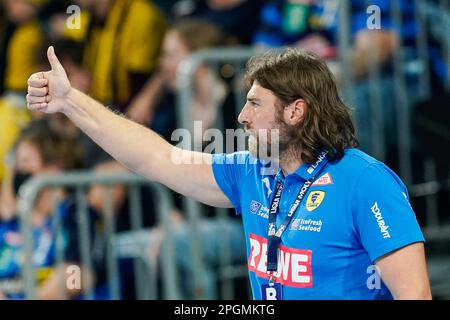 Mannheim, Deutschland. 23. März 2023. Handball: Bundesliga, Rhein-Neckar Löwen - HSV Hamburg, Matchday 24, SAP Arena. Sebastian Hinze, Trainer des Rhein-Neckar Löwen, Gesten. Kredit: Uwe Anspach/dpa/Alamy Live News Stockfoto