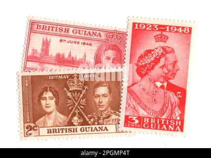 Alte Briefmarken aus Britisch-Guayana isoliert auf weißem Hintergrund. Stockfoto