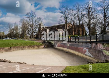 22.03.2023 Chester, Cheshire, Großbritannien. Die St. Johns Church Chester war von 1075 bis zur Reformatierung die Kathedrale und die Collegiatskirche dieser Stadt Chester Stockfoto