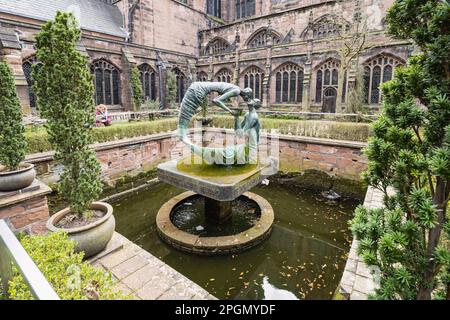 22.03.2023 Chester, Cheshire, Großbritannien. Die Kathedrale von Chester ist für viele Menschen vieles; eine lebendige Gemeinde der Gottesdienste, eine antike Abtei, eine archäologische Stockfoto