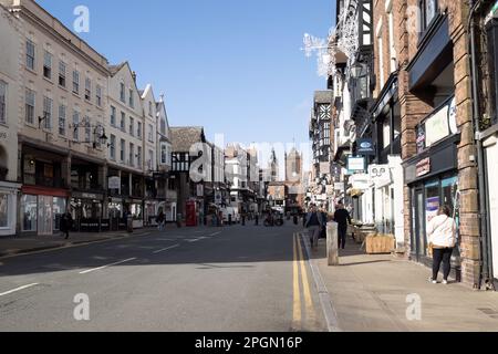 22.03.2023 Chester, Cheshire, Großbritannien. Chester bietet eine Fülle an malerischen Tee- und Kaffeehäusern und ist der ideale Ort, um sich vor dem Besuch der Geschäfte auszuruhen Stockfoto