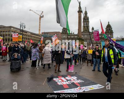 Glasgow, Schottland, Großbritannien. 18. März 2023: Ein Stand-Up-Rennen zum Rassismus auf dem George Square in Glasgow, Schottland. Stockfoto