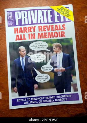 Die königlichen Brüder Prince Harry und Prince William sprechen auf dem Titelblatt des Satirical Magazins Private Eye, Februar-Ausgabe 2023 London UK Stockfoto