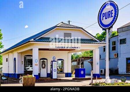 Die Lucedale-Handelskammer wird am 20. März 2023 in Lucedale, Mississippi, abgebildet. Die Handelskammer befindet sich in einer 1923-Tankstelle. Stockfoto