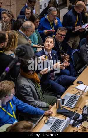 BRÜSSEL - Premierminister Belgiens Alexander De Croo spricht nach dem ersten Tag des jährlichen Frühjahrsgipfels des Europäischen Rates vor der Presse. Auf dem Gipfel werden unter anderem die Beziehungen zur Ukraine und die Wirtschaftspolitik erörtert. ANP JONAS ROOSENS niederlande raus - belgien raus Stockfoto