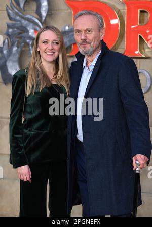 London, Großbritannien. 23. März 2023. 23. März 2023, London, Großbritannien. Emily Head und Anthony Head treffen auf der britischen Premiere von Dungeons & Dragons: Honour Better Thieves, Cineworld Leicester Square, London ein. Kredit: Doug Peters/Alamy Live News Stockfoto