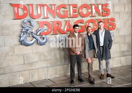 Edgar Abram (R) und Gäste besuchen die britische Premiere von Dungeons & Dragons: Honor among Thieves, London, Großbritannien. Foto aufgenommen am 23. März 2023. Kredit: Siehe Li/Picture Capital/Alamy Live News Stockfoto