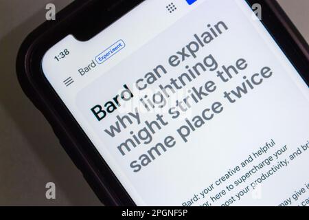 Offizielle Website von Google Bard, dem KI-Chat-Dienst von Google, der dem ChatGPT von OpenAI ähnelt, auf iPhone. Bard Warteliste wurde im März 21 eröffnet Stockfoto