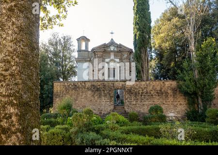 Italien, Latium, Sutri, Eingang der Kirche Chiesa di Santa Maria del Monte Stockfoto