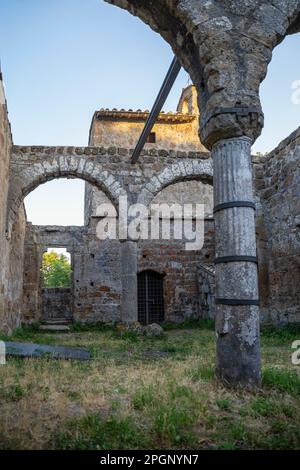 Mittelalterliche verlassene Kirche San Giuliano in Latium, Italien Stockfoto